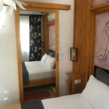 Sakiz Kizi Butik Çeşme